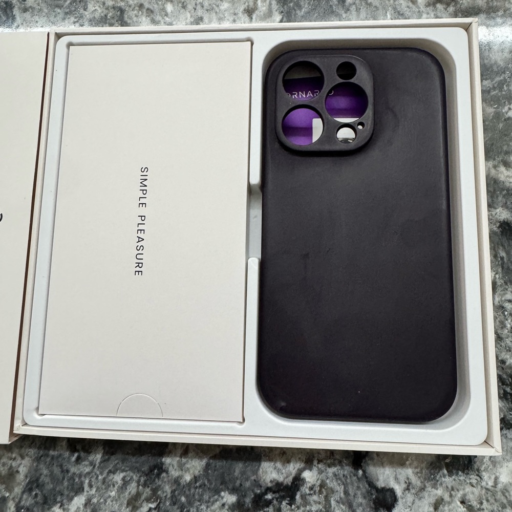 ORNARTO - iPhone 14 Pro case with two screen protectors